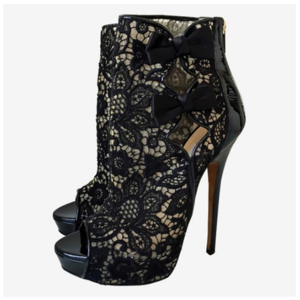 SOLD!! AUTHENTIC JIMMY SHOE ANKLE BOOTS WITH LACE